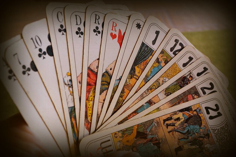 Maîtriser les Règles du Tarot à 5